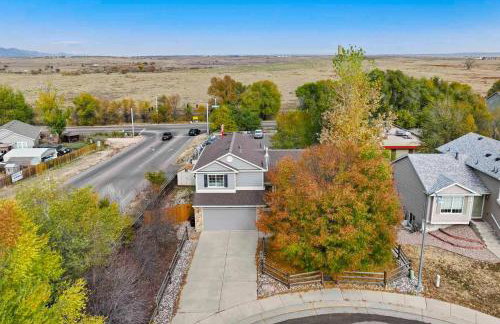 4BR w Fireplace Backyard BBQ near Peterson AFB - Foto 40