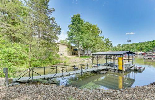 Balcony and Fire Pit Home on Lake of Ozarks! - Foto 1