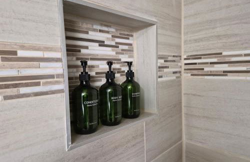 Stylish Newly Remodeled Home with Putting Green - Foto 29