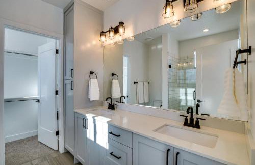 Modern Downtown Provo Townhome with Balcony! - Foto 16