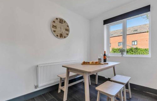 Group-Friendly 4-BR Home with Space & Comfort - Foto 27