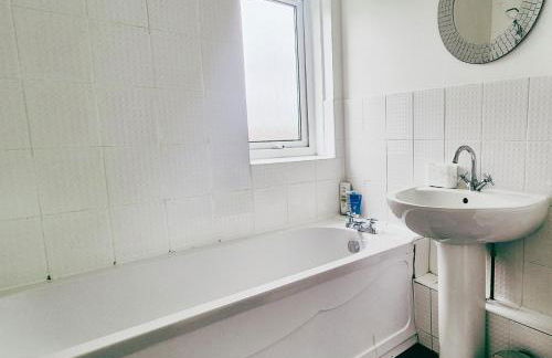 Comfy 3BR Flat on Quiet Street in Wollaton - Foto 32