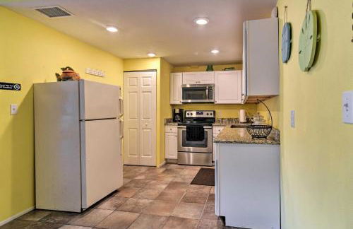 Updated Condo Near Beach: Ideal Walkable Location - Foto 17