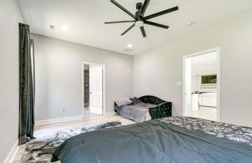 Secluded 18-Acre Retreat in Staley with Game Room - Foto 12