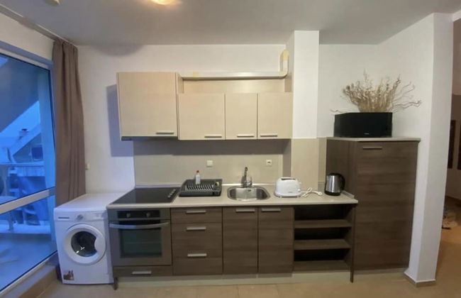 1-bed Modern Sea View Apartment in Aparthotel - Photo 5