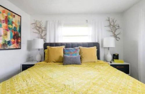 Beach House with Huge Deck and Great Views - Photo 14