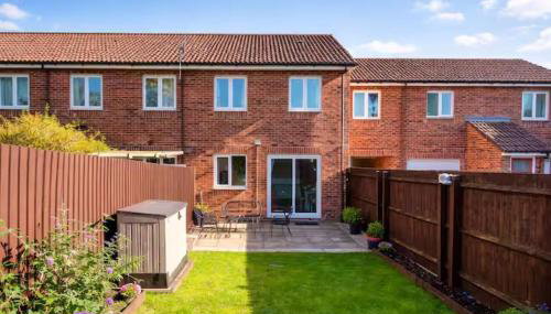 Modern 3BR Grantham Stay, Long Bookings Welcome, Parking Included - Foto 2