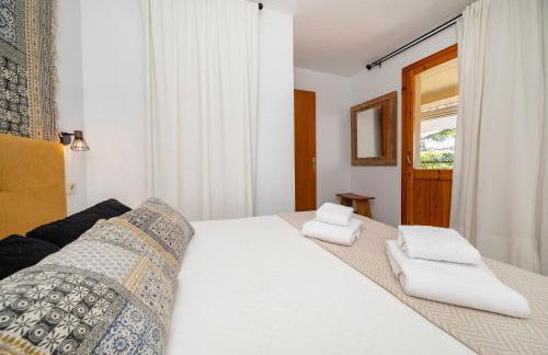 21 Sleeps Private Pool Villa & BBQ Near Barcelona - Foto 53