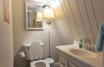 Charming Waterfront Cabin - Sleeps 10 - Photo 30