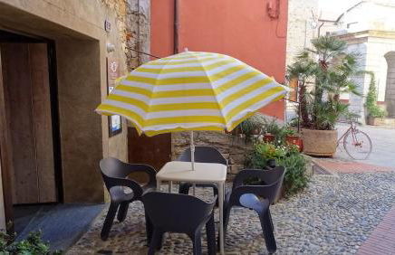 HOST4U - PAPA GIGI's House, Beautiful Apartment into Ancient Stone - Foto 11