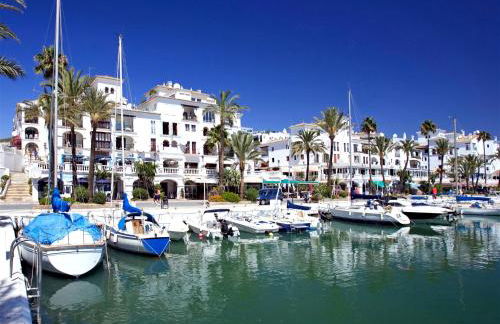 Experience Unrivalled Luxury at Emerald Greens Your Exclusive Retreat in the Heart of San Roque Club Resort - Foto 35