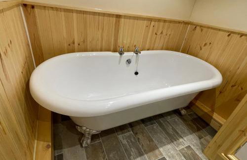 Large Historic Farmhouse in Rhondda Valley Perfect for Groups with Hot Tub - Foto 40