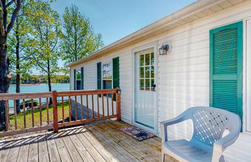 Riverfront Stay Sleeps 6 Deck Firepit Water View - Foto 22