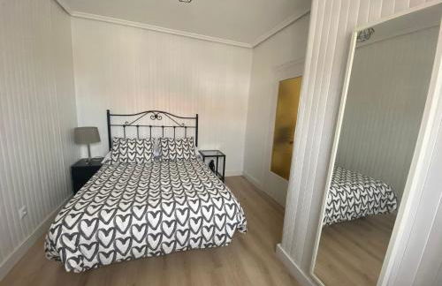 Bajo con terraza a 5 min de la playa (3 hab-6 per) - Foto 5