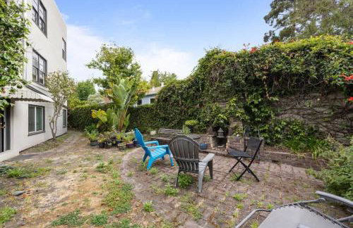 Garden Oasis Cozy Home Near Bart Shop with Parking - Photo 45