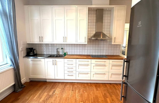 Luxury Apartment in City - Photo 11