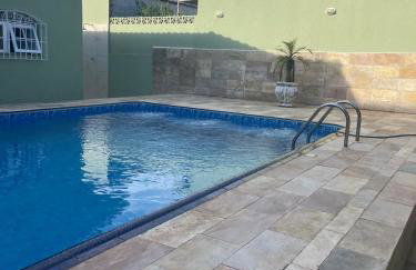 Bela casa com piscina - Foto 1