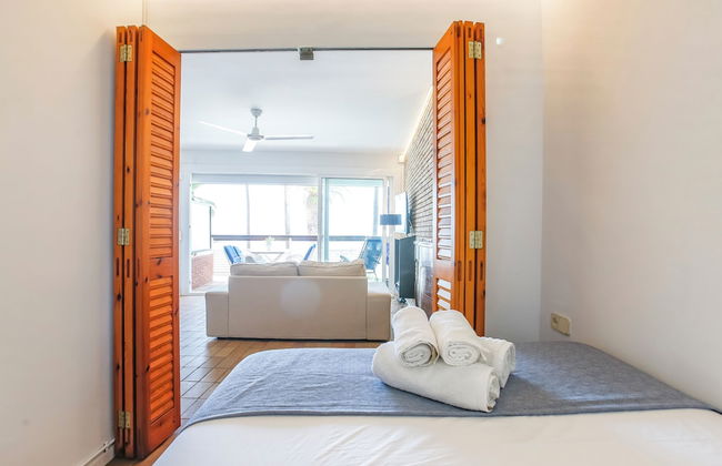 Newly Renovated Beachfront Apartment Ideally Located in Penelope - Foto 3