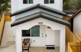 Urban Retreat Fun Relax Self Check-In Hot Tub Foosball Fire Pit Cornhole - Photo 20