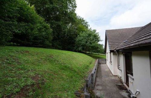 Spacious bungalow with estuary views near Llansteffan - Photo 29