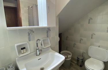 Ivory Apartment - Photo 17