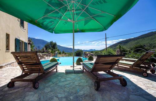 Authentic Dalmatian Hillside Escape With Pool, Sauna & BBQ - Photo 23