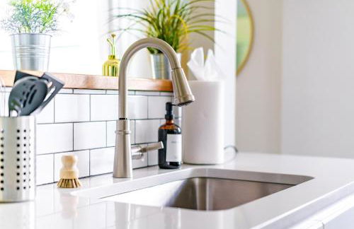 Jungle House Columbus Short North Downtown Free Parking - Steps to Convention Center & Nationwide Arena - 1BR Luxury Home - Sleeps 6 - Over 5,800 Five Star Stays - Foto 78