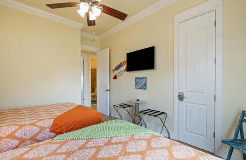 BEACHFRONT with DECK Hot Tub and View and Cargo Lift Sleeps 14 - Foto 40