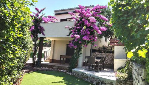 Villa Madu --- entire private villa with jacuzzi - Foto 2, Garden