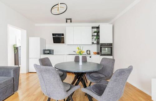 Cozy 2-bedroom house with parking slots - Photo 3