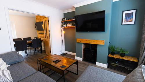 Steel Town Lodge - Contractor & Family Stay with Dart Board - Foto 5