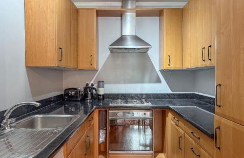 Stylish Town Centre Apartment, ALLOCATED FREE PARKING SPACE, RICKMANSWORTH HIGH STREET, Modern Decor, Juliet Balcony, Walking Distance to Rickmansworth Station Metropolitan Line - Foto 40