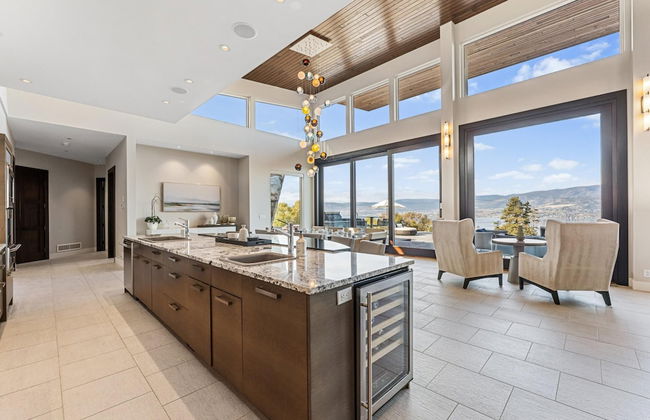 Lakeview Luxury Home in Vineyard w Infinity Pool hot tub - Photo 66