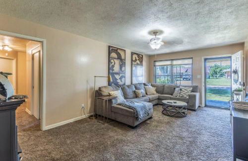 Spacious Home - Pet Friendly with Fenced Backyard - Foto 4