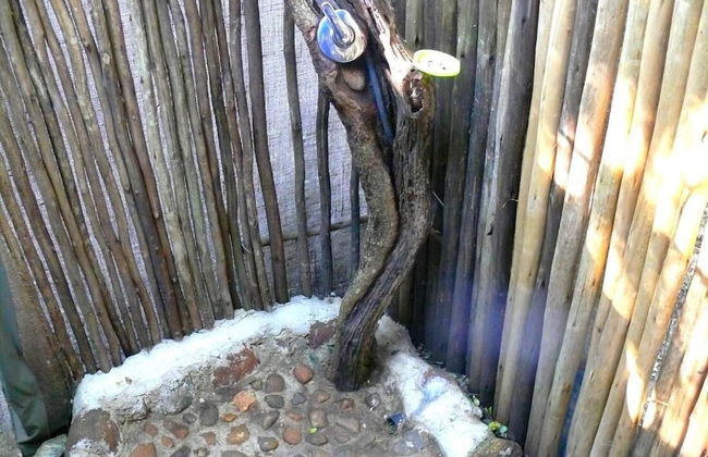 3 bed Bush-tent Under 3 Trees, for Couple Plus Chaperone Free Lionhyena Sounds - Foto 7