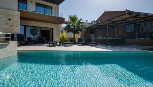 Almi-Cove Hilltop Villas - Photo 2, sunbed