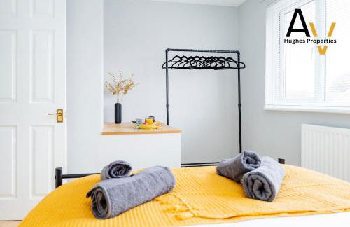 Northampton Pop Art House - Free Parking - Fast Wi Fi by AV Hughes Properties - Photo 8