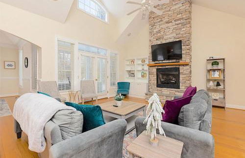 Stoney Creek Cottage Wintergreen w EV Charger - Foto 2