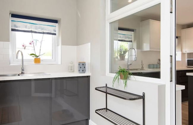 Bosham 3 BR Beach House With Garden Playhouse - Photo 13