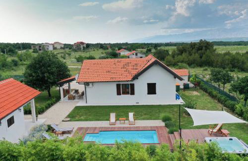 Villa Ena with Pool & Jacuzzi - Photo 41