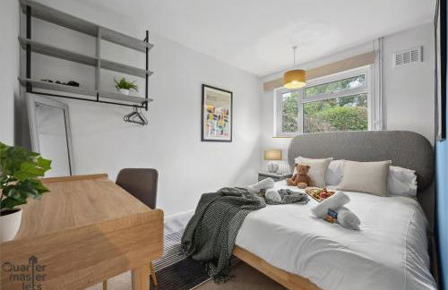 2 Bedroom Bungalow with Parking that Sleeps 6 - Photo 13