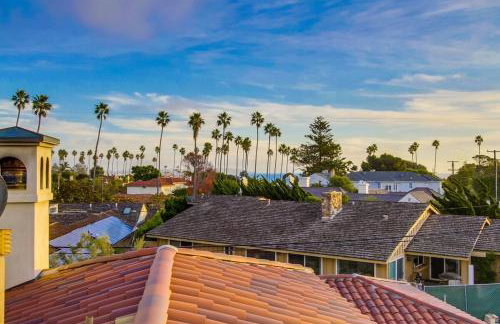 Mediterranean Beauty with Rooftop Deck and Views - Foto 55