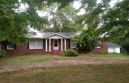 Pet-Friendly 3-Bedroom Ranch with Backyard, Fireplace & Near Nashville - Foto 1