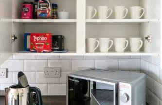 5 bedroom house, free parking, near football, sleeps 8 - Photo 32