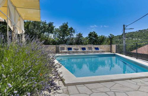 Villa with Pool by aneo travel - Foto 9
