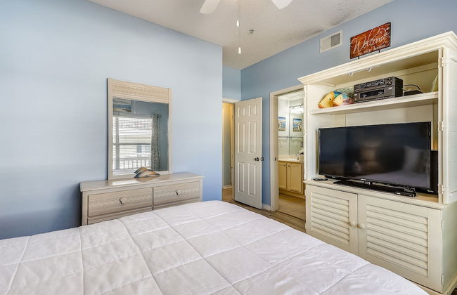 SPC 4133 Beautiful Tennis Court 2 bedroom with free beach set up for 2 by RedAwning - Foto 3