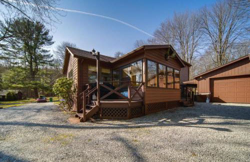 Charming Pymatuning Lake House Near Park and Beach - Photo 35