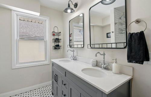 Cozy escape with Hot Tub, ideal for family & friends - Photo 56