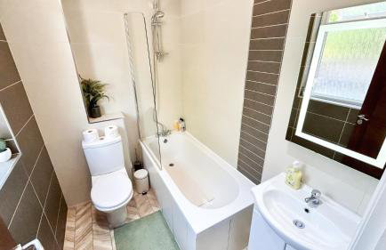 Lovely 4-Bedroom Kilburn Flat with Garden and Parking near Hampstead Heath, Abbey Road by Staylio London - Foto 33