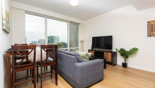 Snug 3BR HighRise with Pool, Spa & Rooftop Views - Foto 4